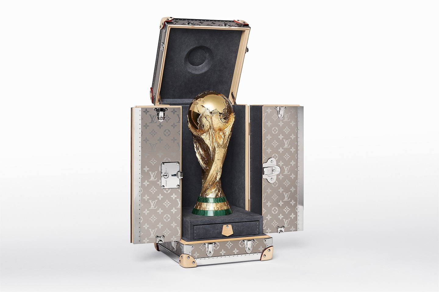 Louis Vuitton: Louis Vuitton Becomes The Official Trophy Trunk