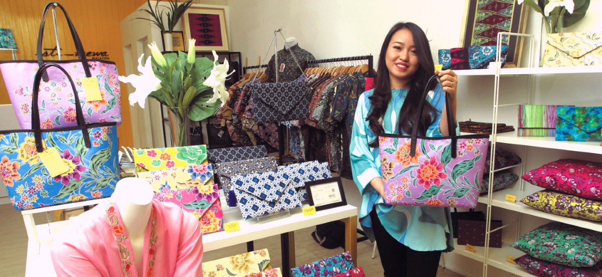 batik clutch malaysia